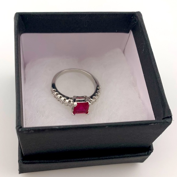 RUBY RING PRINCESS CUT 925 Sterling Silver CZ Size 6 Lab Created JULY birthstone - Picture 7 of 12